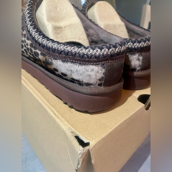 Preloved UGG Tasman Caspian - Picture 7 of 11
